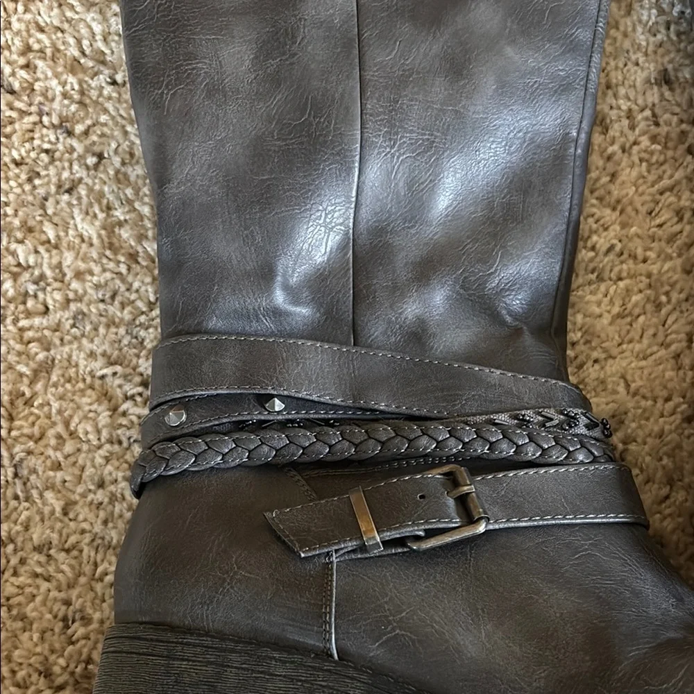 Women's Gray Knee-High Boots - Picture 4 of 4